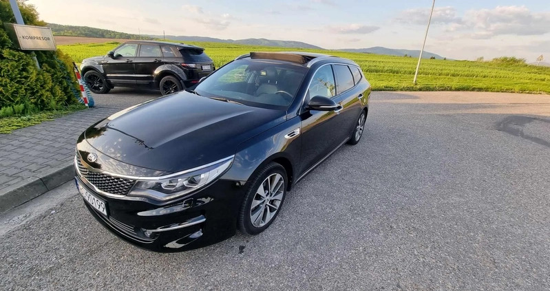 Kia Optima cena 72000 przebieg: 153000, rok produkcji 2017 z Radymno małe 191